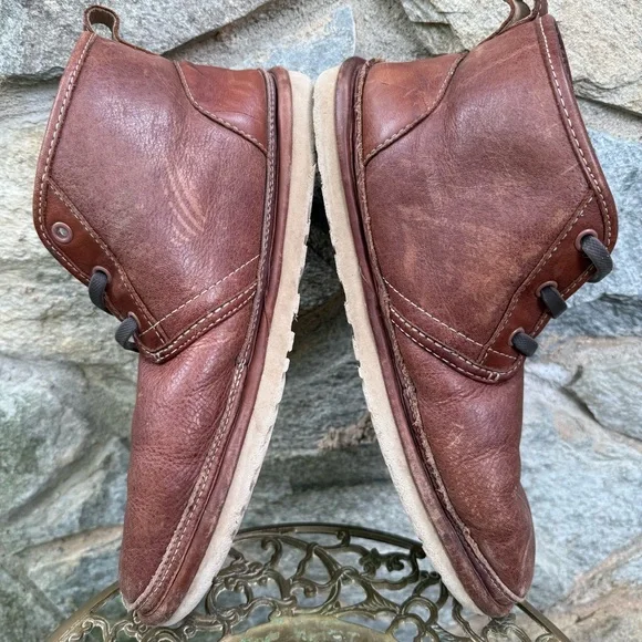 UGG Shearling Wool Lined Brown Leather Chukka Boots Men display picture 3
